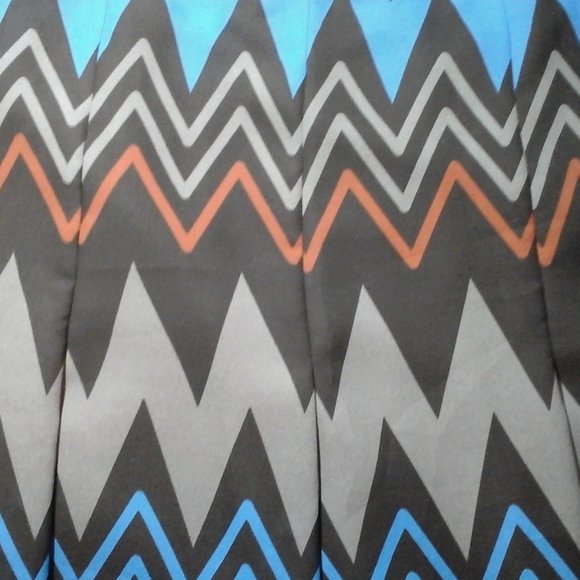 Skirt, zig-zag pattern, NWT 18 - Picture 3 of 4